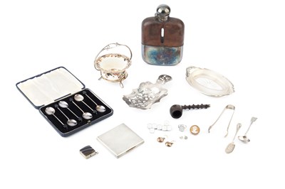 Lot 641 - A small collection of silver and jewellery,...