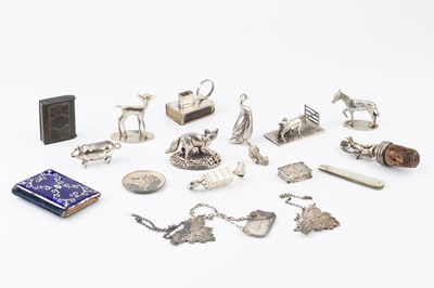Lot 424 - A collection of small silver items, to include...