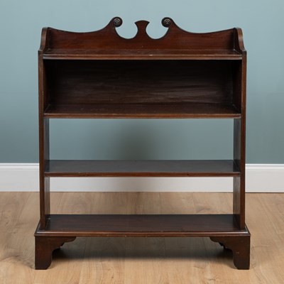 Lot 120 - An early 20th century mahogany bookcase