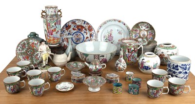 Lot 436 - Large collection of porcelain Chinese and...