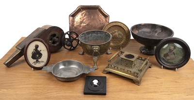 Lot 418 - Collection of various items to include: marble...
