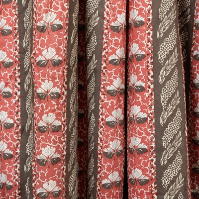 Lot 157 - A pair of lined curtains