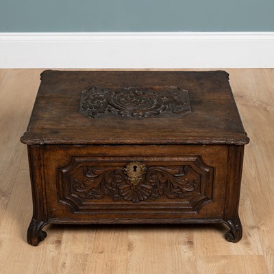 Lot 392 - An 18th century oak bible box