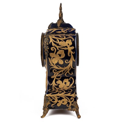 Lot 383 - A French Art Nouveau mantel clock