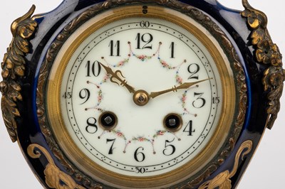 Lot 383 - A French Art Nouveau mantel clock