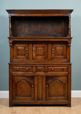 Lot 424 - An 18th century oak Welsh tridarn