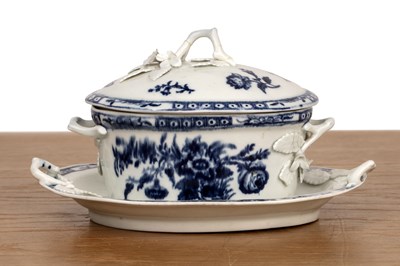 Lot 287 - Oval Worcester small tureen cover and stand...