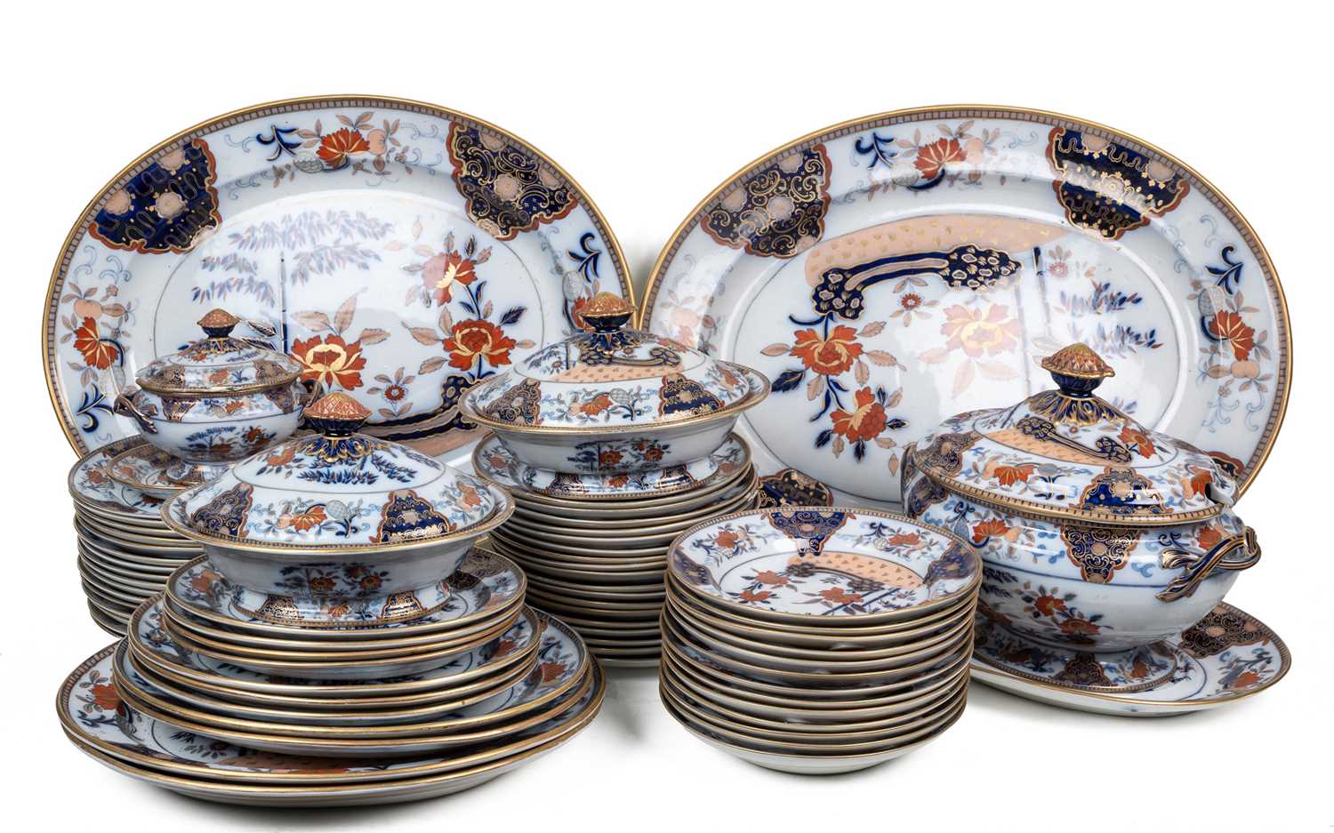 Lot 531 - An extensive Davenport dinner service