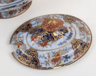 Lot 531 - An extensive Davenport dinner service