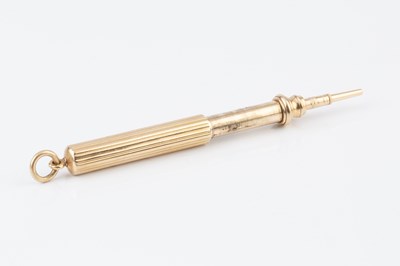 Lot 411 - A 15ct gold propelling pencil by Sampson...