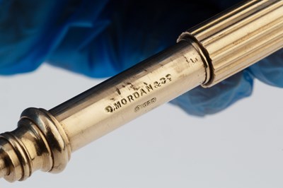 Lot 411 - A 15ct gold propelling pencil by Sampson...