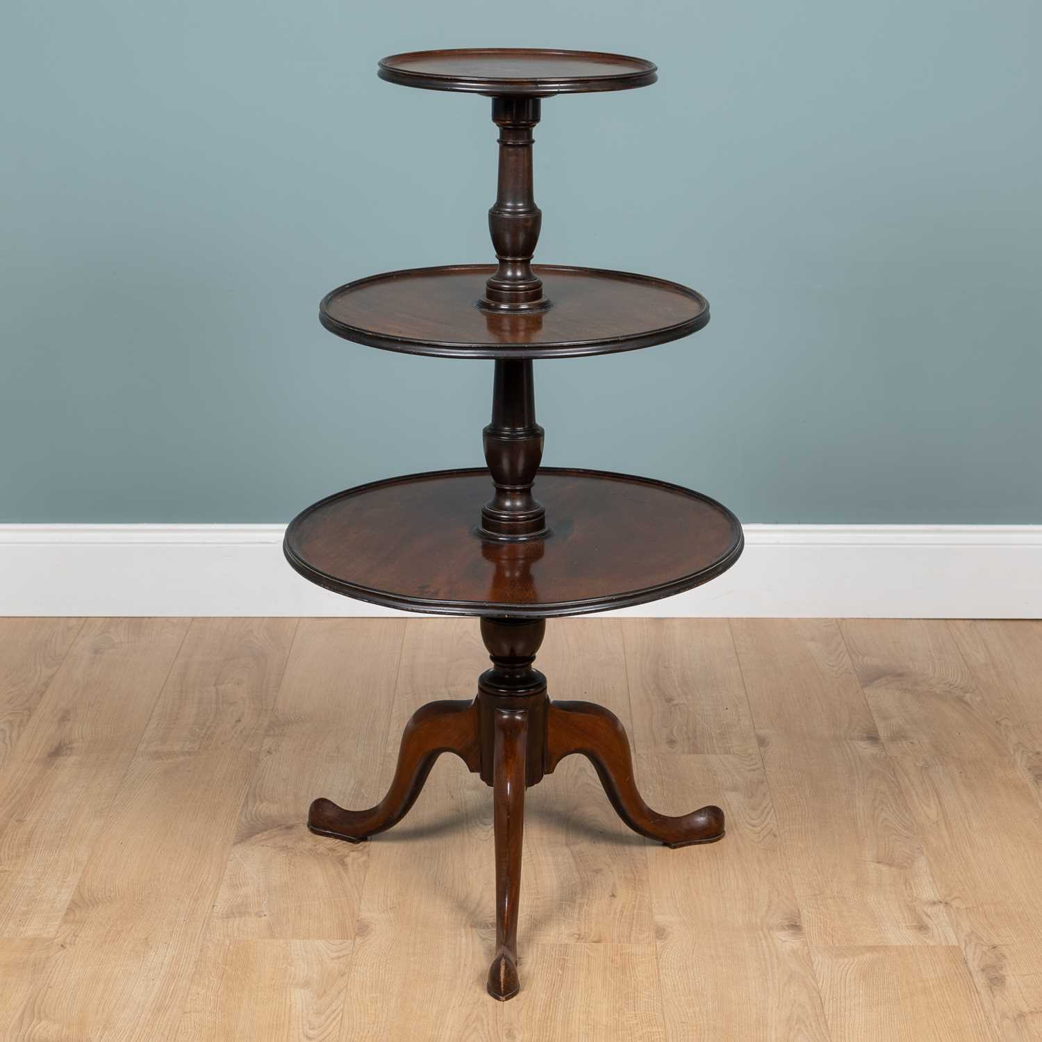 Lot 347 - A Georgian mahogany three-tier dumbwaiter