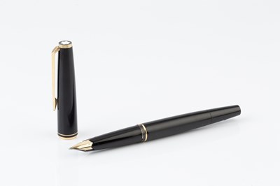 Lot 441 - A Mont Blanc 'Classic' fountain pen, with 14ct...