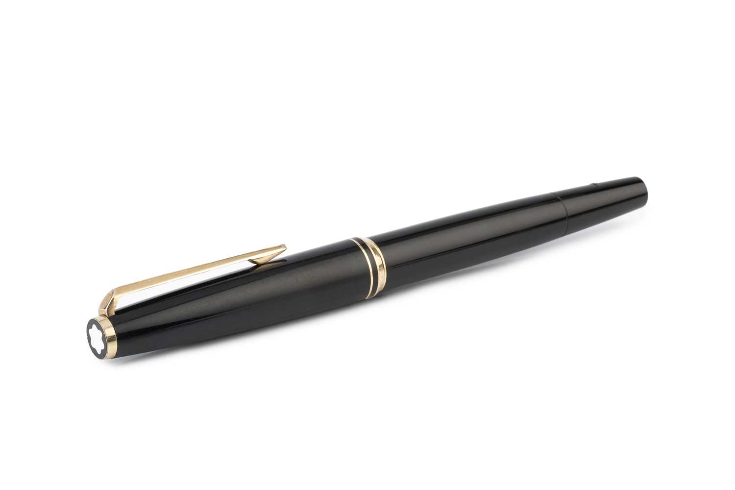 Lot 441 - A Mont Blanc 'Classic' fountain pen, with 14ct...