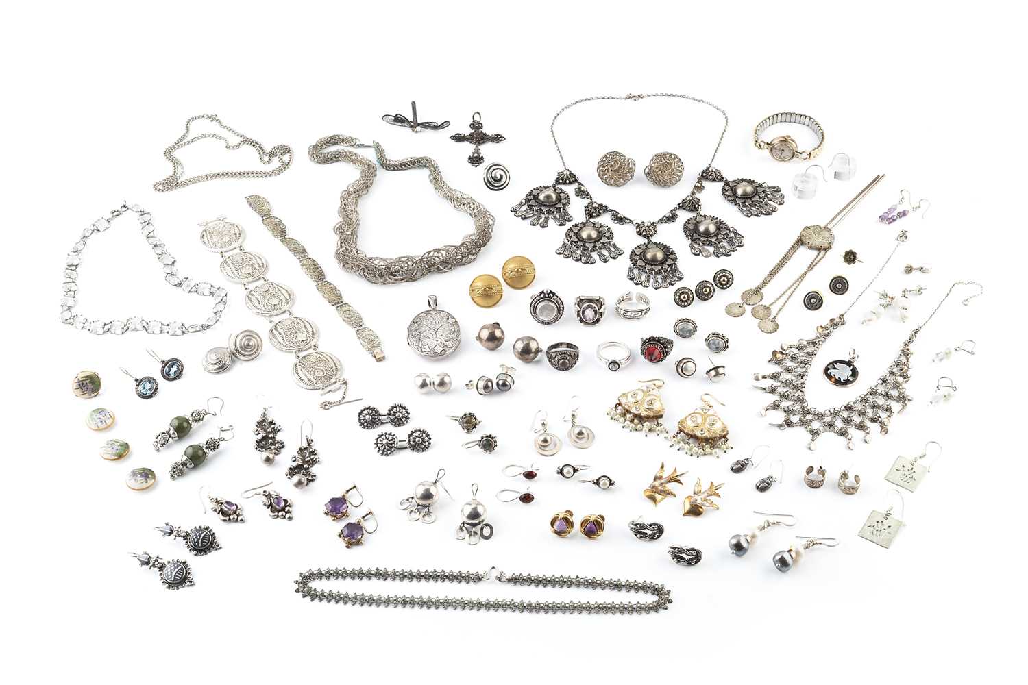 Lot 349 - A collection of assorted jewellery and costume...