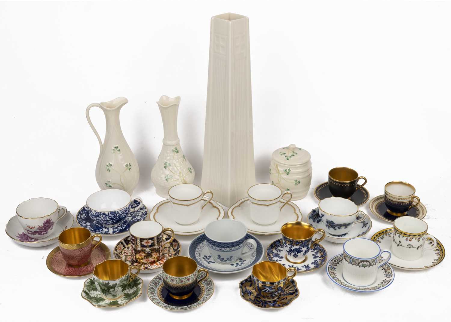 Lot 427 - A collection of English and Continental porcelain