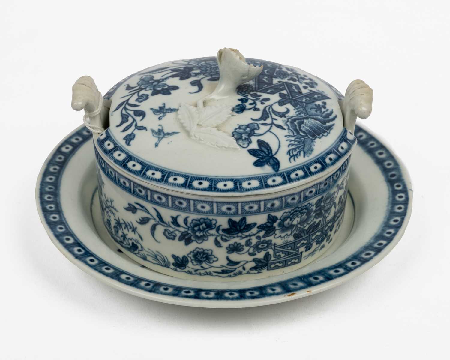 Lot 1321 - An 18th century Worcester butter dish, cover, and stand