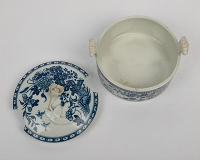 Lot 1321 - An 18th century Worcester butter dish, cover, and stand
