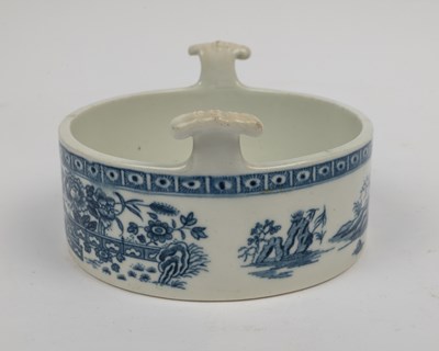 Lot 1321 - An 18th century Worcester butter dish, cover, and stand