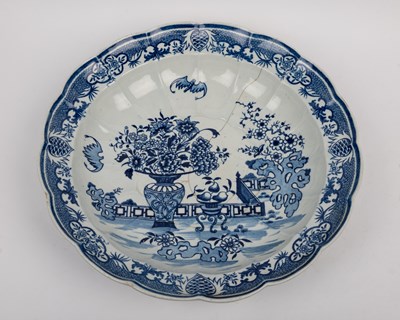 Lot 1333 - A group of 18th century Worcester porcelain