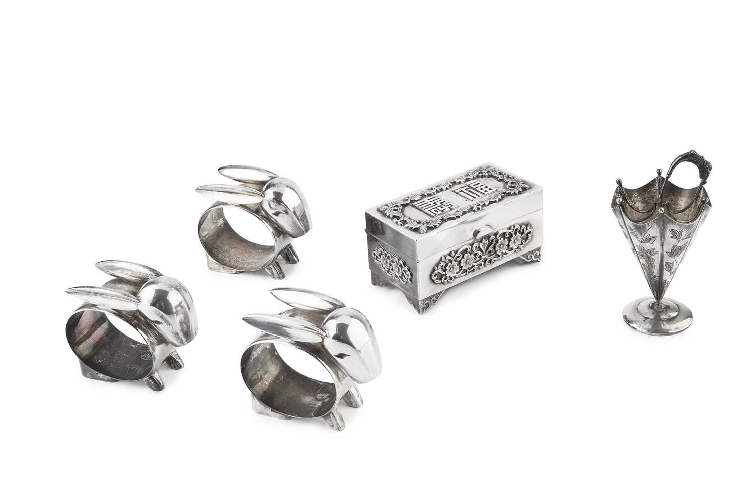 Lot 526 - A Chinese export silver rectangular box,...