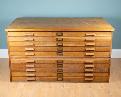 Lot 197 - An oak plan chest