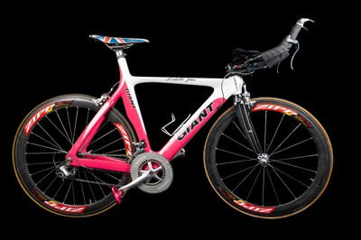 Lot 1519 - A Giant triathlon bike