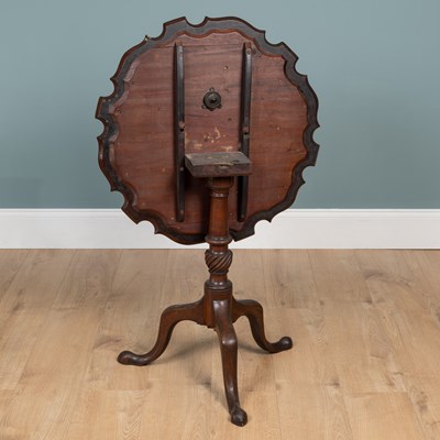 Lot 564 - Two pie crust tilt-top occasional tables