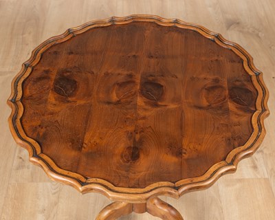 Lot 564 - Two pie crust tilt-top occasional tables