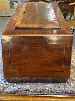 Lot 1030 - A George III mahogany cased tavern clock