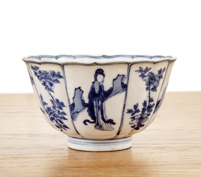Lot 3 - Blue and white porcelain lobed bowl Chinese,...