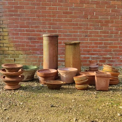 Lot 1529 - A collection of terracotta garden pots