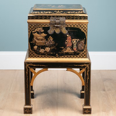 Lot 350 - A chinoiserie-decorated box on stand