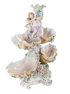 Lot 376 - A Sitzendorf porcelain table centre