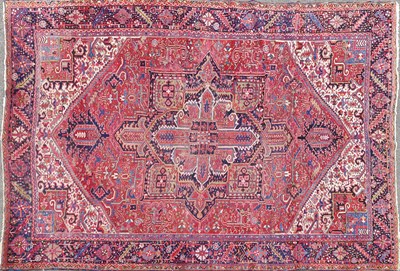 Lot 1401 - An early 20th century hand-woven woollen Heriz carpet