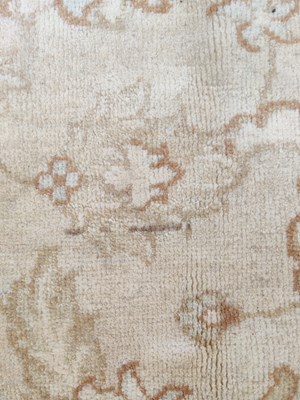 Lot 1384 - A late 20th century English Ziegler Mahal-style carpet