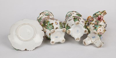 Lot 1368 - A small group of antique ceramics