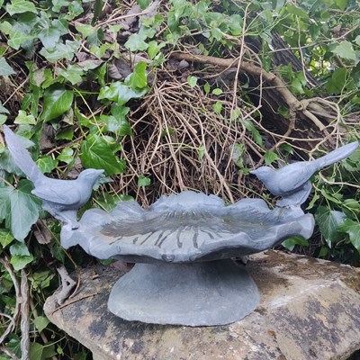 Lot 1536 - A lead bird bath