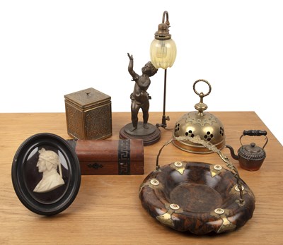 Lot 251 - Group of pieces including a cherub lamp, an...