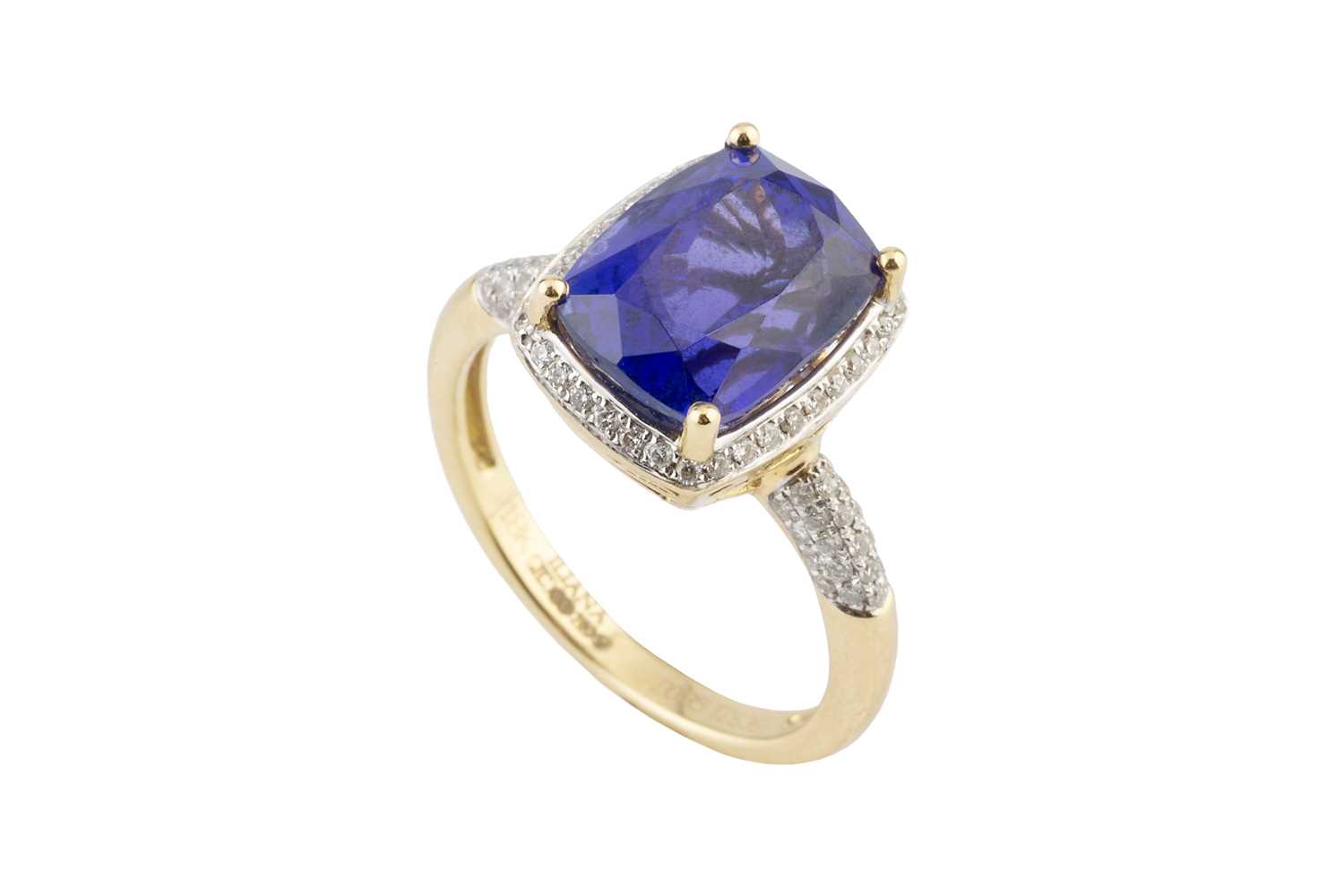 Lot 106 - A tanzanite and diamond cluster ring, the...