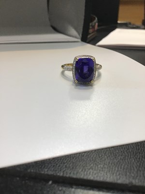 Lot 106 - A tanzanite and diamond cluster ring, the...