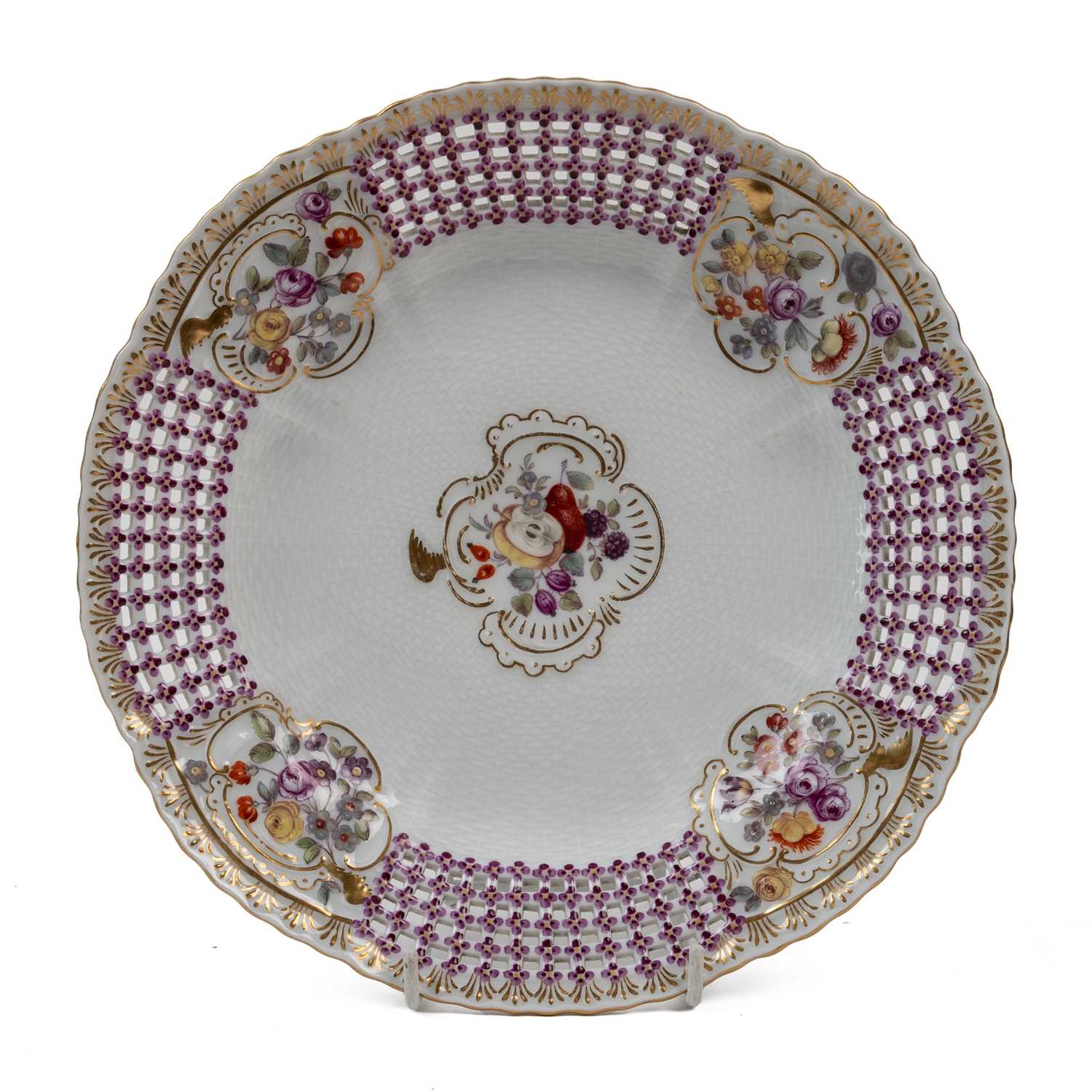 Lot 1369 - An antique Meissen plate