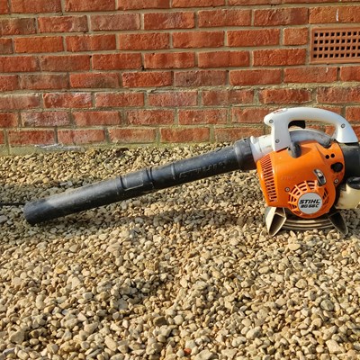 Lot 1450 - A Stihl BJ56C handheld leaf blower