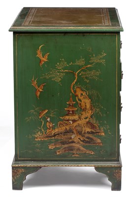 Lot 1 - A 20th century Regency style kneehole desk...