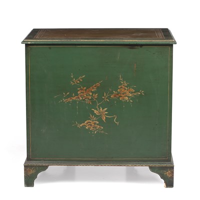 Lot 1 - A 20th century Regency style kneehole desk...