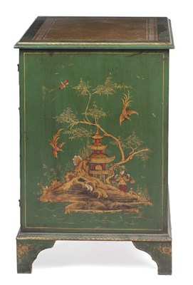 Lot 1 - A 20th century Regency style kneehole desk...