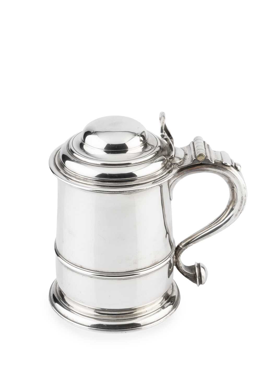 Lot 578 - A George II silver tankard, having slightly...