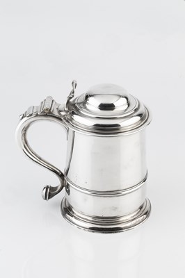 Lot 578 - A George II silver tankard, having slightly...