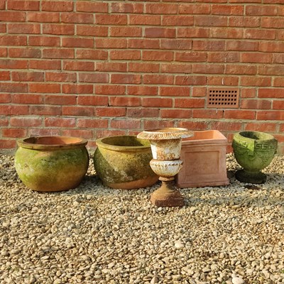 Lot 1495 - A pair of terracotta flowerpots and further planters