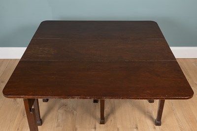 Lot 554 - A George III Irish mahogany drop-leaf dining table